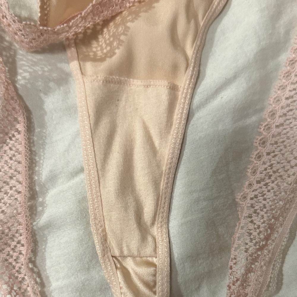 Kiki De Montparnasse Cream Lace Thong - Picture 8 of 8
